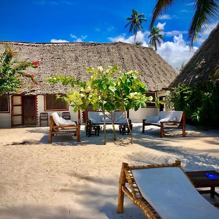 Simba Beach Zanzibar Bed & Breakfast Kiwengwa  ภายนอก รูปภาพ