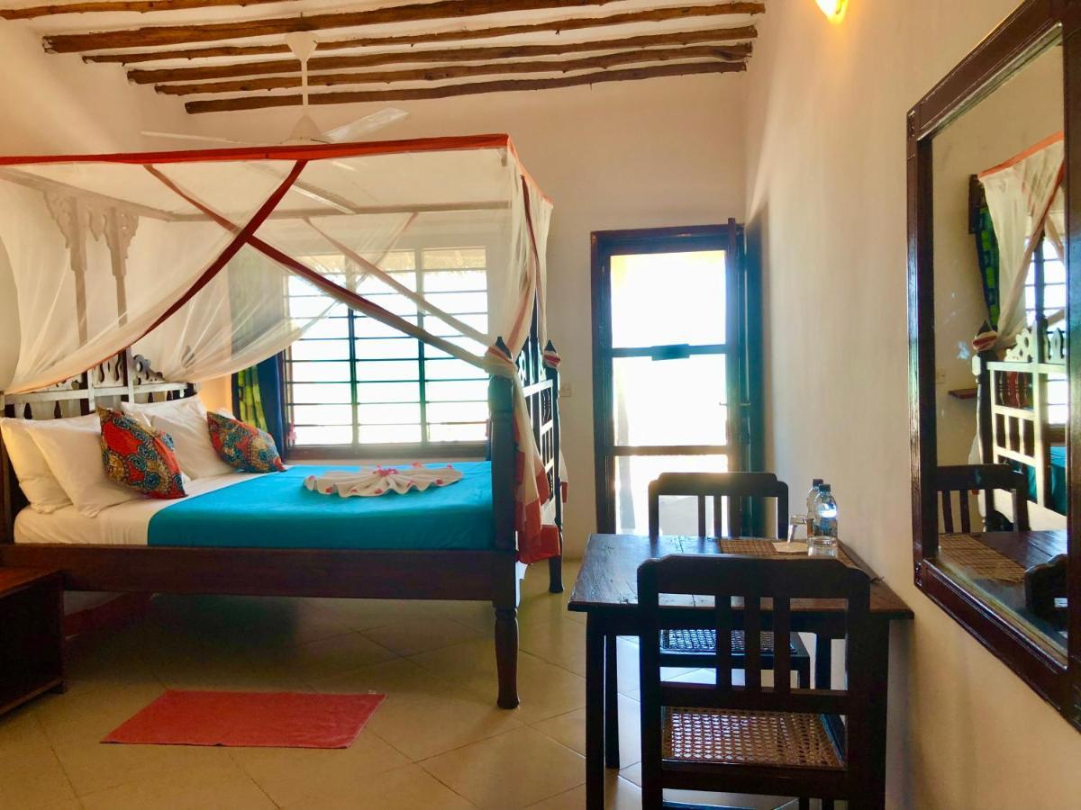 Simba Beach Zanzibar Bed & Breakfast Kiwengwa  ภายนอก รูปภาพ